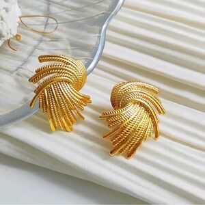 Elegant Gold-Tone Women's Earrings